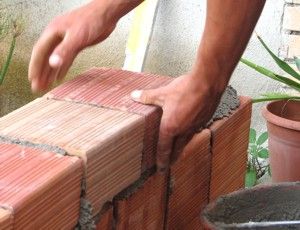 Laisvai samdomiems statybų darbininkams nebereikės CIS kortelės