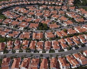 Gyvenimas mieste ar priemiestyje?