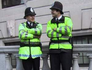 Ką gali ir ko negali daryti Anglijos policininkai? (4 dalis)