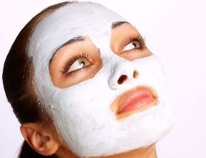Veido kaukės iš natūralių produktų
