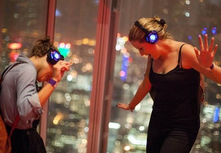 Londono dangoraižis „The Shard“ kviečia į .. tyliąją diskoteką