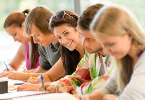 Kaip anglų kalbos mokosi į Britaniją atvykę vaikai ir paaugliai? 