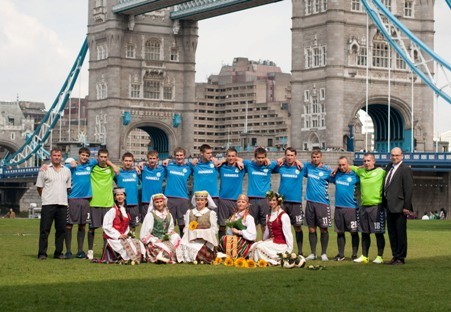 Londono futbolo ekipos paguldė ant menčių abi Liverpulio komandas