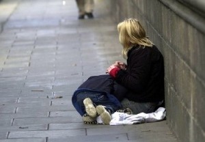 Londono lietuvės drama: sumušta vaikų akivaizdoje, be namų ir be darbo 