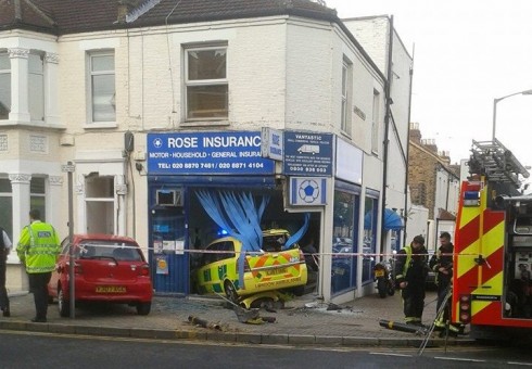 Įspūdinga avarija Londone [skaitytojo foto]