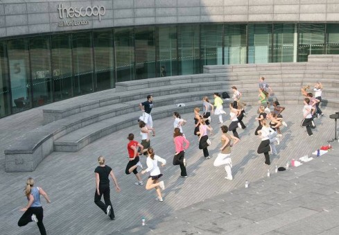 Tris liepos trečiadienius Londone – nemokami mankštos užsiėmimai