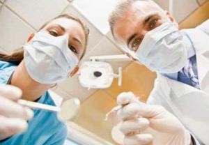 Dantų gydymo galimybės per NHS: pigiau arba išvis nemokamai 