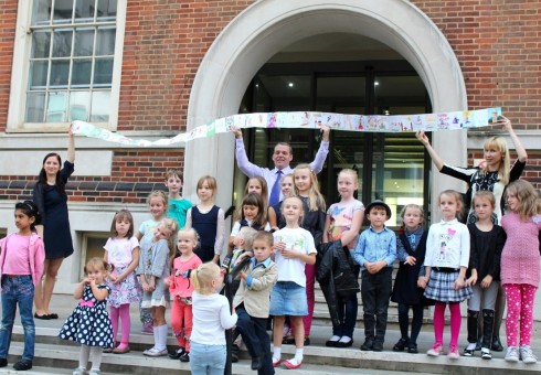 Barkingo ir Dagenhamo vadovas priėmė lietuvių mokinius rajono rotušėje [foto, video]