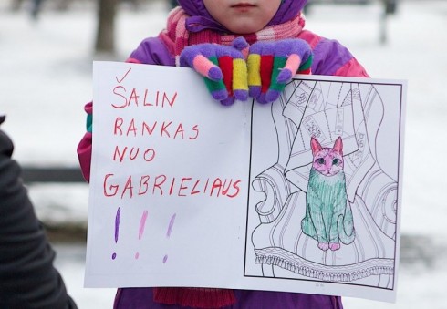 "Aš Esu Gabrielius!" - JK lietuvių protesto akcija prie Norvegijos ambasados Londone [PAPILDYTA; VIDEO]