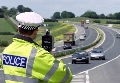 Anglijos lietuvio rūpestis: ar už greičio viršijimą „pakišo“ kolegos?