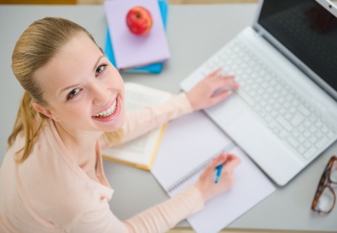 4 trumpos ir naudingos pamokos besimokantiems anglų kalbos