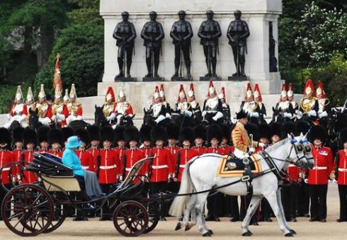 Sudalyvauk karalienės gimtadienyje!