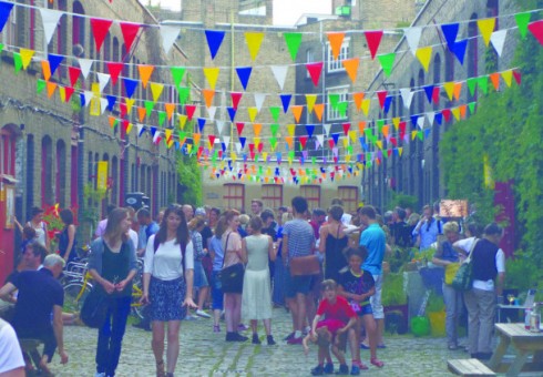 Londone – dirbiniai šeimai tiesiai iš menininkų rankų