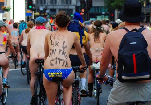 Karaliaujantys nuogaliai sieks atkreipti dėmesį