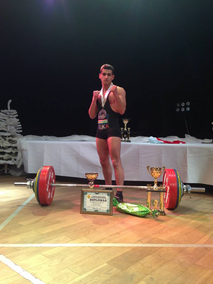 Pasaulio sunkiosios atletikos rekordininkas karjerą pradėjo neiškeldamas net tuščio grifo