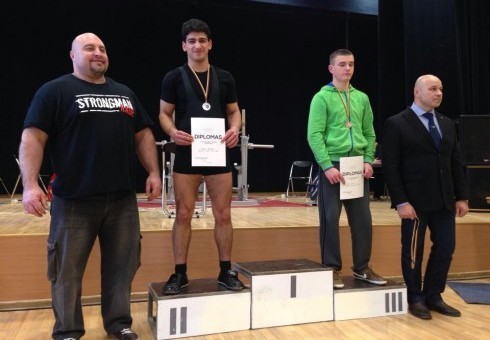 Pasaulio sunkiosios atletikos rekordininkas karjerą pradėjo neiškeldamas net tuščio grifo