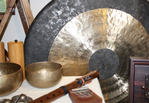 Lietuviai Londone kviečiami į tradicija tampančius garsų terapijos seansus