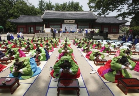 Trafalgaro aikštėje dienai pasijusite lyg Pietų Korėjoje