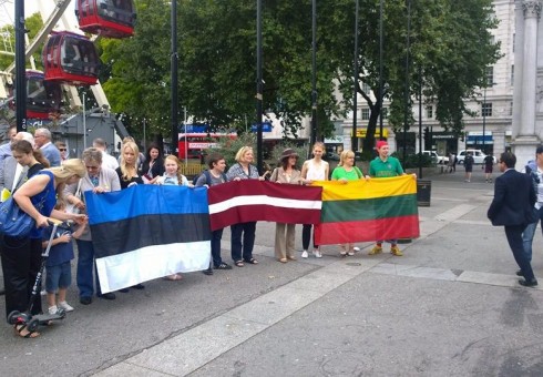 Baltijos kelio minėjimas Londone – kaip skalbimo miltelių reklama [nuomonė]