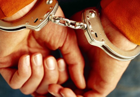 Absurdiška istorija - už grotų įkišo auką [skaitytojo informacija]