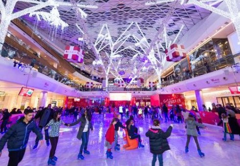 Londone jūsų lauks pramogos ant ledo gyvos muzikos apsuptyje