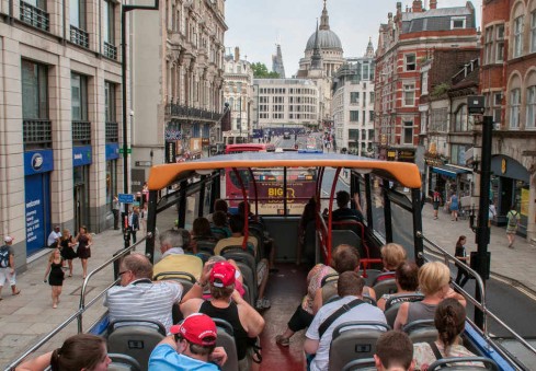Aplink Londoną autobuse be stogo!