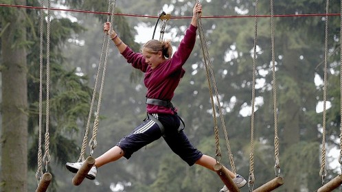Prasidėjus vasarai JK miškuose atrasite aibes ekstremalių pramogų