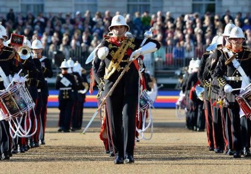 Londonas judės karališkųjų pajėgų būgnininkų ritmu
