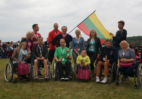 Padėkite pakeisti jaunuolių su negalia gyvenimą!