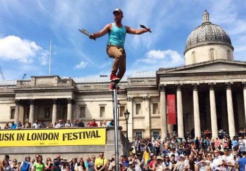 Trafalgaro aikštėje išvysite žadą atimančius gatvių pasirodymus