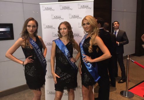 Kniaukiančia kate praminta tautietė nenuleidžia rankų – išrinkta viena gražiausių Londone