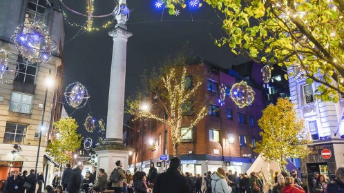 Vis daugiau Londono kampelių ruošiasi Kalėdoms