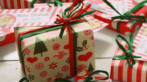Londone – pamoka apie kalėdinių dovanėlių pakavimą ir atvirukų ruošimą