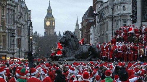 Savaitgalį Londoną užplūs Kalėdų seneliai