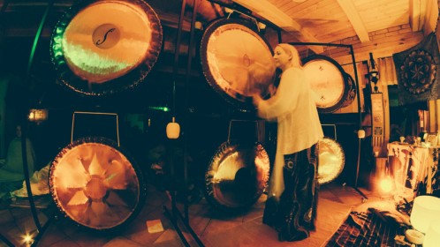 Anglijos lietuviai kviečiami į mėnulio pilnaties „Gongų maudynes“