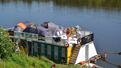 Emigrantas išpildė savo svajonę: paties sukurtu plaustu Nemunu plauks į Nidą