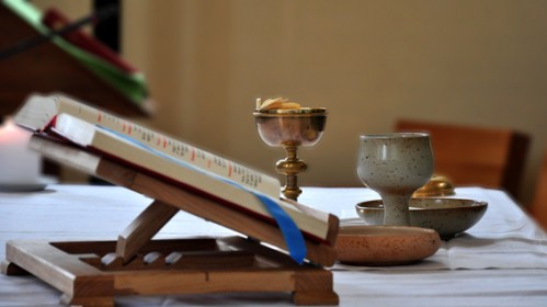 Kun. Petras Tverijonas JK lietuvius sveikina su šv. Velykom ir kviečia į šventines mišias