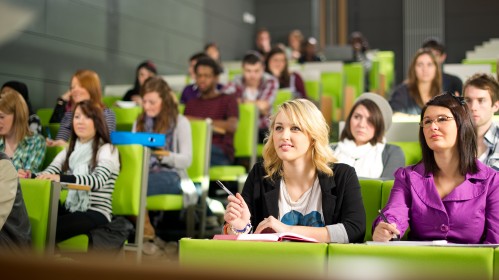 Finansinė parama ES studentams JK išlieka nepakitusi