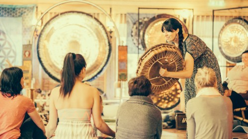 Vakarų Sussexe vyks 2-oji sąmoningumo diena „Garsas, balsas, judesys ir Gongų naktis“