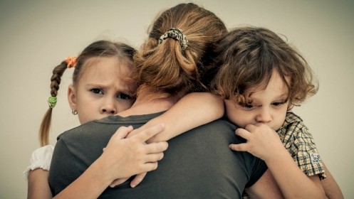 Vieniša motina prašo pagalbos: reikalingi rūbai, avalynė ir pinigai