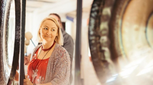 Paskutinės šios vasaros „Gongų maudynės“ ir rankdarbių dirbtuvės Vakarų Sasekse