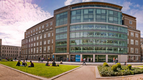 15 Anglijos universitetų, į kuriuos lengviausia įstoti