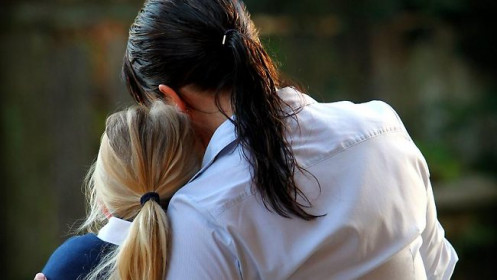 Vieniša motina prašo JK lietuvių pagalbos 