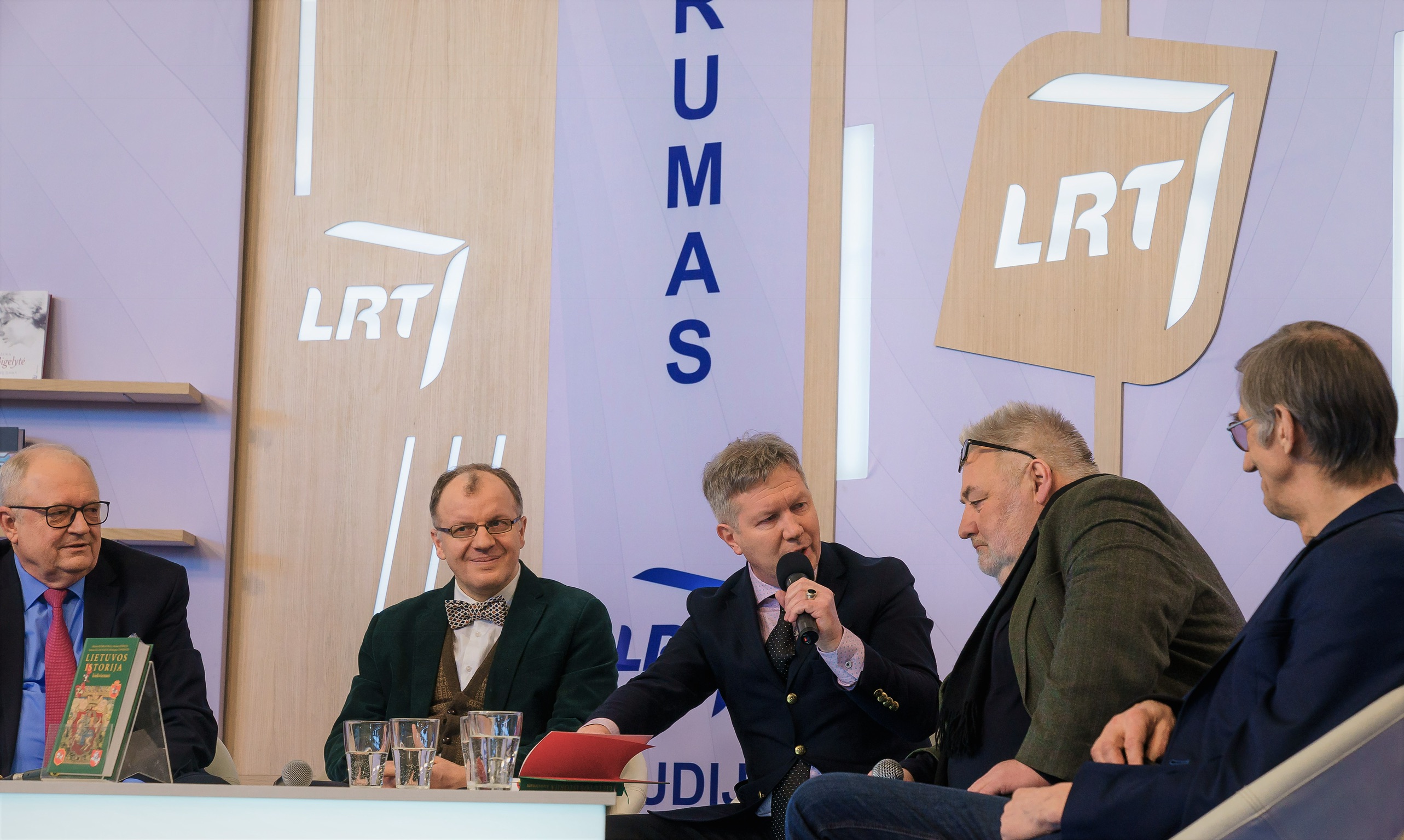 Šiuolaikinės Lietuvos valstybės 100-mečiui skirta knyga