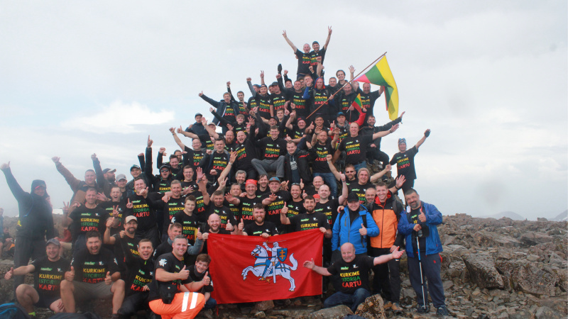 100 Lietuvos vyrų žygis: iškėlė trispalvę ant aukščiausio JK kalno