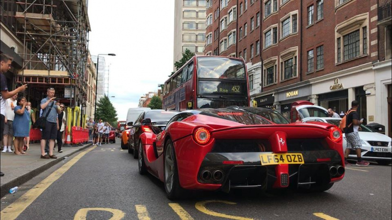 Sportinių automobilių šou Londone [VIDEO]