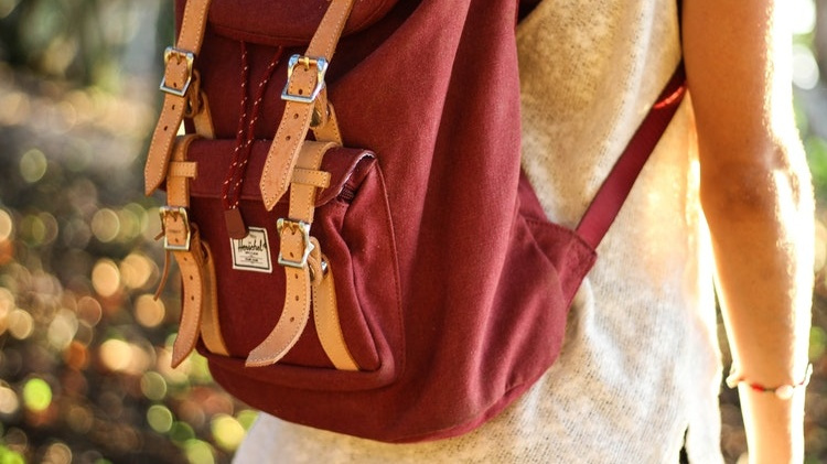 Dėl patyčių mokykloje apakusi Anglijos lietuvė laukia pagalbos 