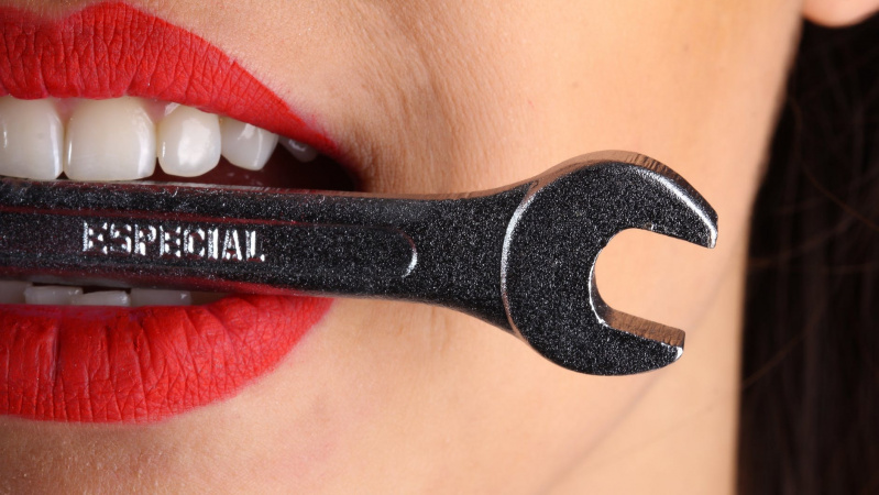 Londone duris atversiantis implantologijos centras stebins lietuviškomis kainomis