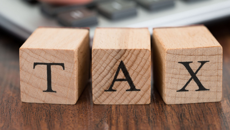 Beveik visos vietos tarybos Anglijoje planuoja didinti „konsulinį“ mokestį