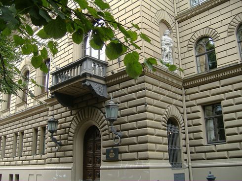 Latvijos parlamentas atleido kovos su korupcija vadovą